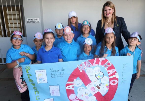 Repre Hau junto a estudiantes