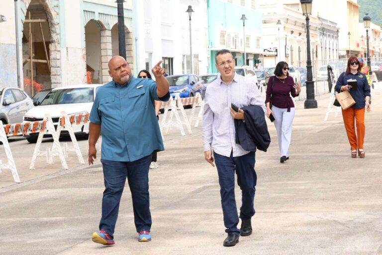 2Alcalde de Guayama O'brain Vázquez junto al defensor de las personas con impedimentos, Fernando Díaz
